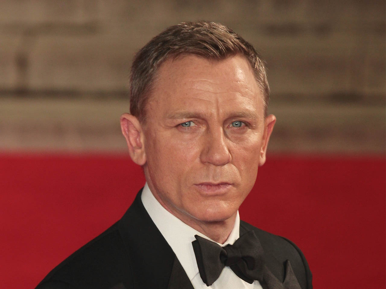 Daniel Craig takes two weeks off Bond 25 for surgery | The Nerdy