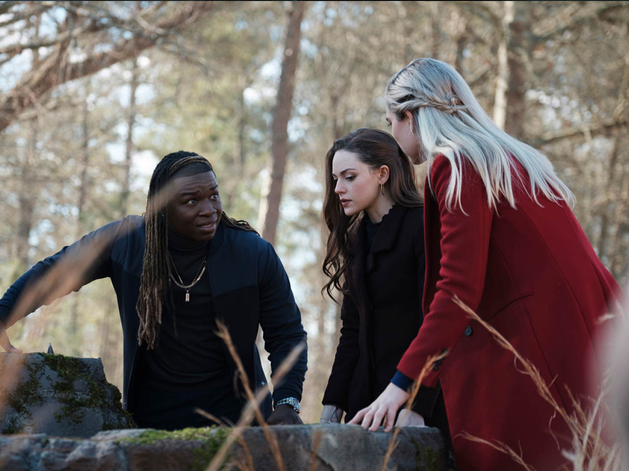 Legacies episode photos show Hope and Lizzie have to work together.