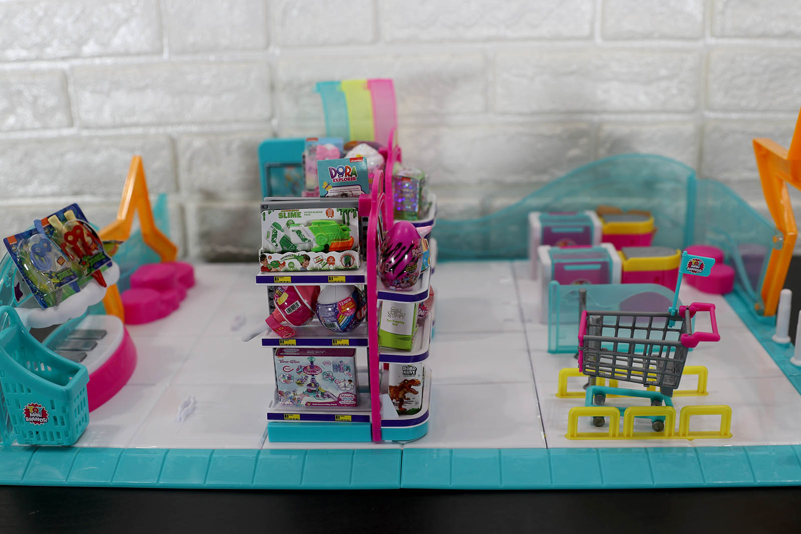 Unboxing and assembling Zuru 5 Surprise Toy Mini Brands Mini Toy Shop