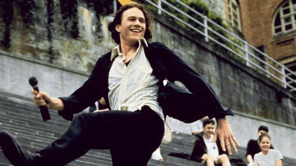 Best Romantic Comedies of 1990s - Heath Ledger performing in the stadium scene in 10 Things I Hate About You