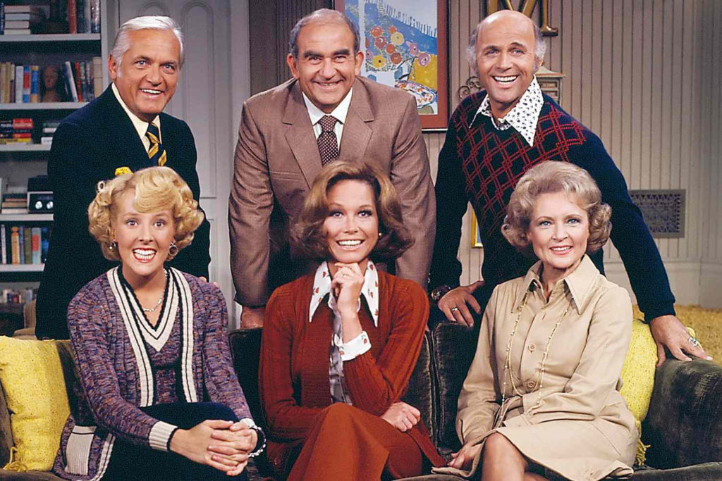 TV Shows That Defined the 1970s - The Mary Tyler Moore Show cast