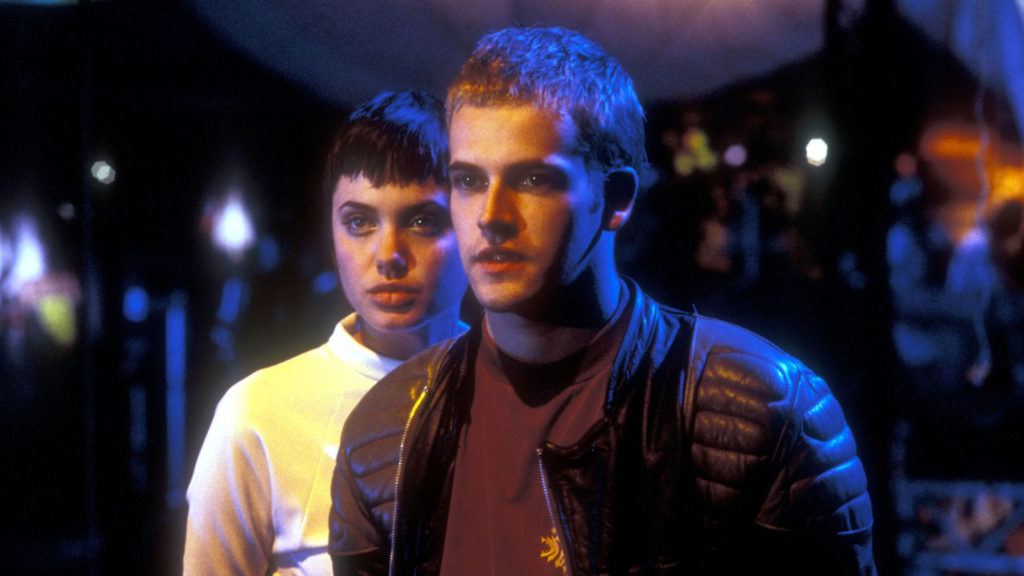 Angelina Jolie and Jonny Lee Miller in Hackers (1995)