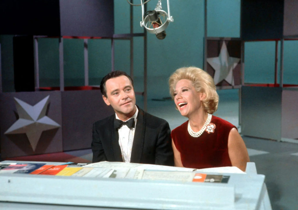 10 Forgotten TV Hosts of the 1970s - Dinah Shore and Jack Lemmon perform on the Dinah Shore Show