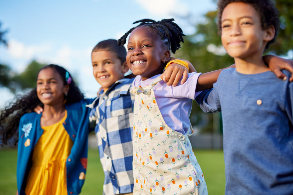 How to Keep Kids Entertained All Summer Without Screens - Simple weekly activity rotation for kids