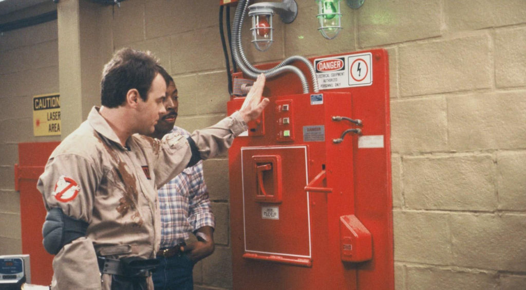 Why Ghostbusters Works as a Workplace Comedy - Ray explaining the containment unit to Winston in Ghostbusters