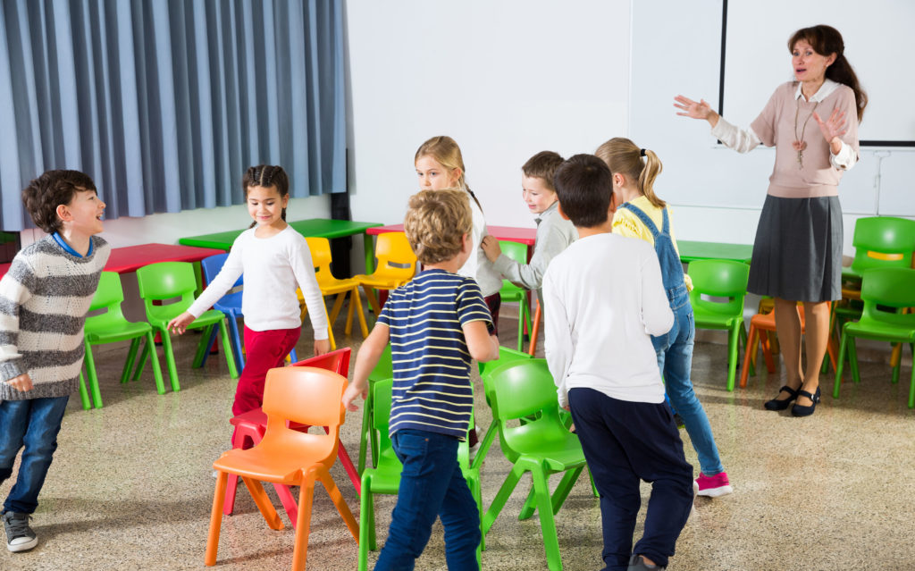 How to Play Musical Chairs - Children playing Musical Chairs